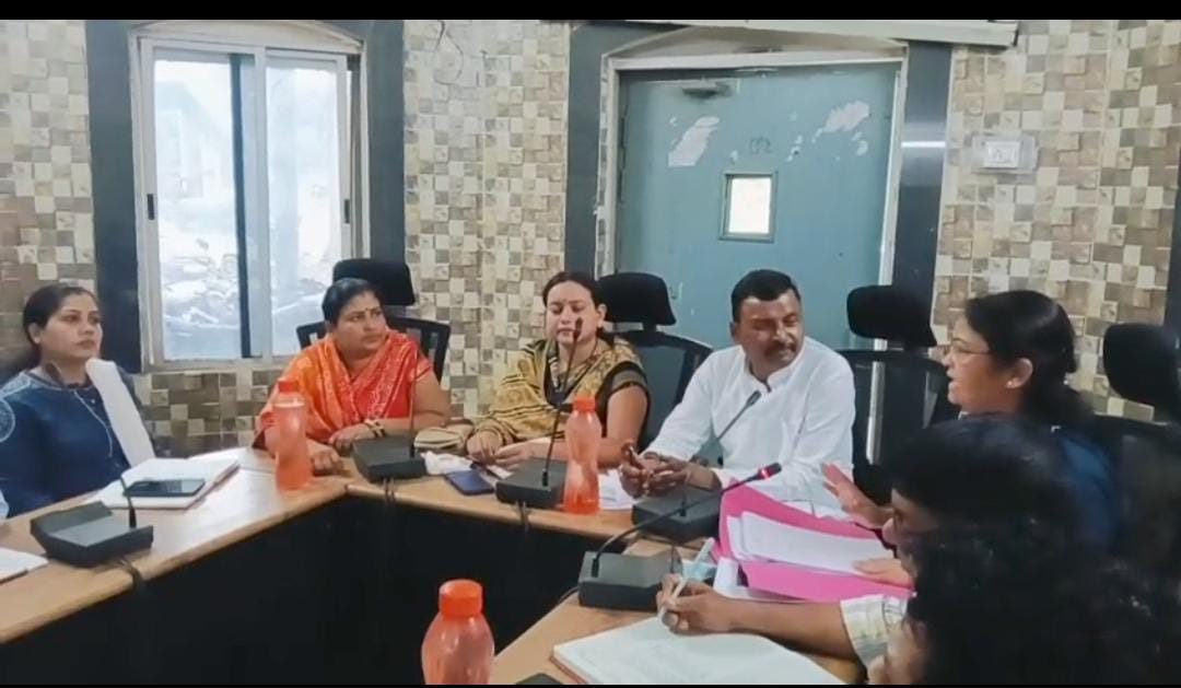 शिक्षकों की कमी व मध्यान भोजन पर गरमागरम चर्चा