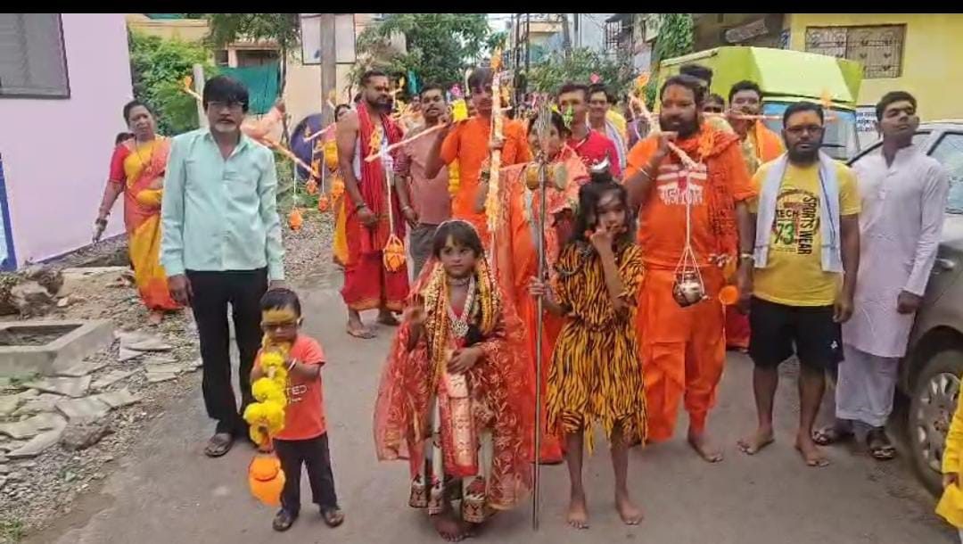 सावन में शिव भक्ति की बही धारा: दुर्ग के वार्ड 12 में निकली भव्य कावड़ यात्रा