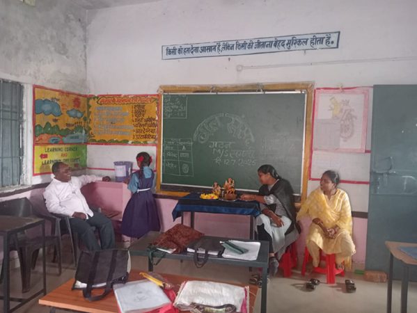 शासकीय पूर्व माध्यमिक शाला सगनी में निर्वाचन पद्धति से बाल संसद का गठन