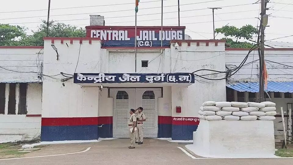 दुर्ग केंद्रीय जेल में विचाराधीन कैदी ने की आत्महत्या