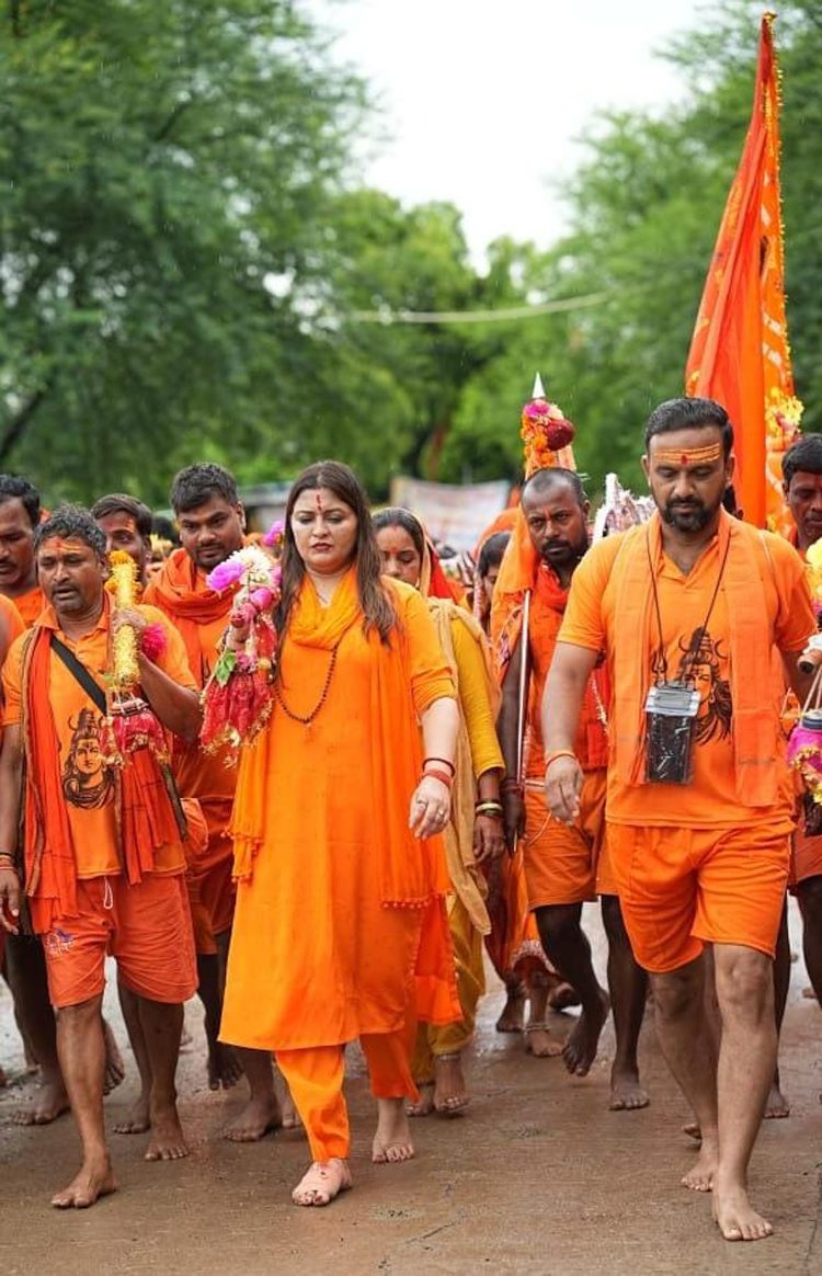 बोल बम के जयकारों से गूंजा पथ, भावना बोहरा के साथ सैकड़ों कांवड़ यात्रियों का भव्य स्वागत