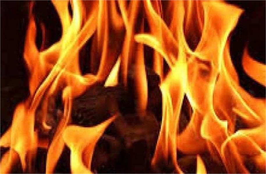 एकतरफा प्यार में छात्र ने टीचर को पेट्रोल डालकर जलाया, हालत गंभीर