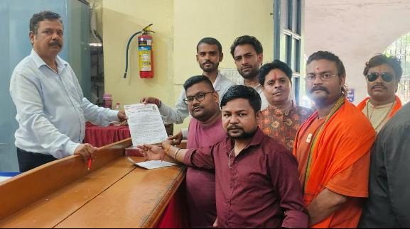 विवादित मूर्ति स्थापना और अश्लील गानों पर तत्काल रोक की मांग, अखिल भारत हिंदू महासभा ने कलेक्टर-एसपी को सौंपा ज्ञापन
