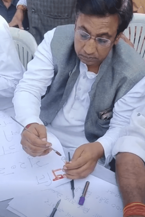 400 यूनिट बिजली हाफ खत्म- पंकज शर्मा ने खून से साय सरकार को लिखा पत्र