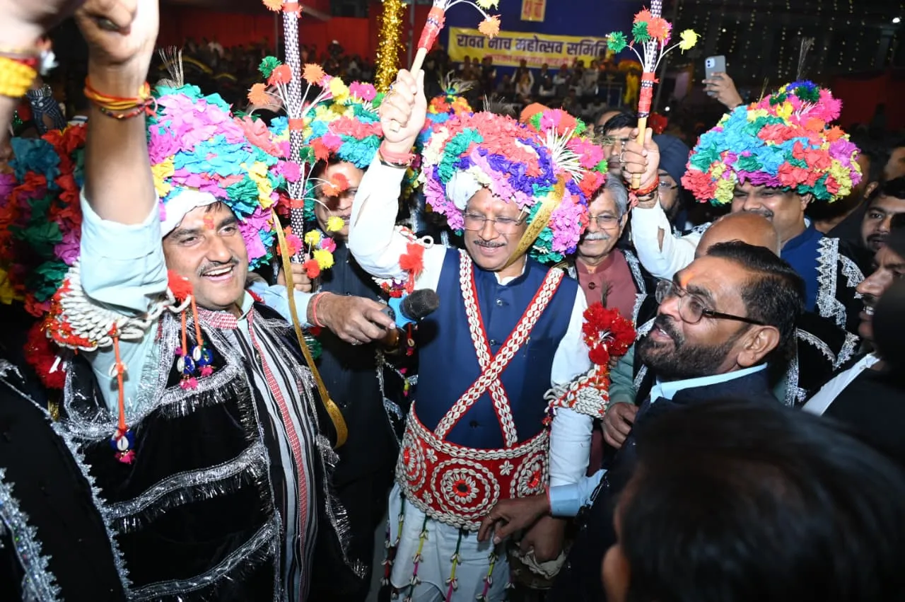 पारंपरिक वेशभूषा में थिरके मुख्यमंत्री: बिलासपुर में 48वें रावत नाचा महोत्सव की धूम, साय बोले- यह हमारी एकता का प्रतीक