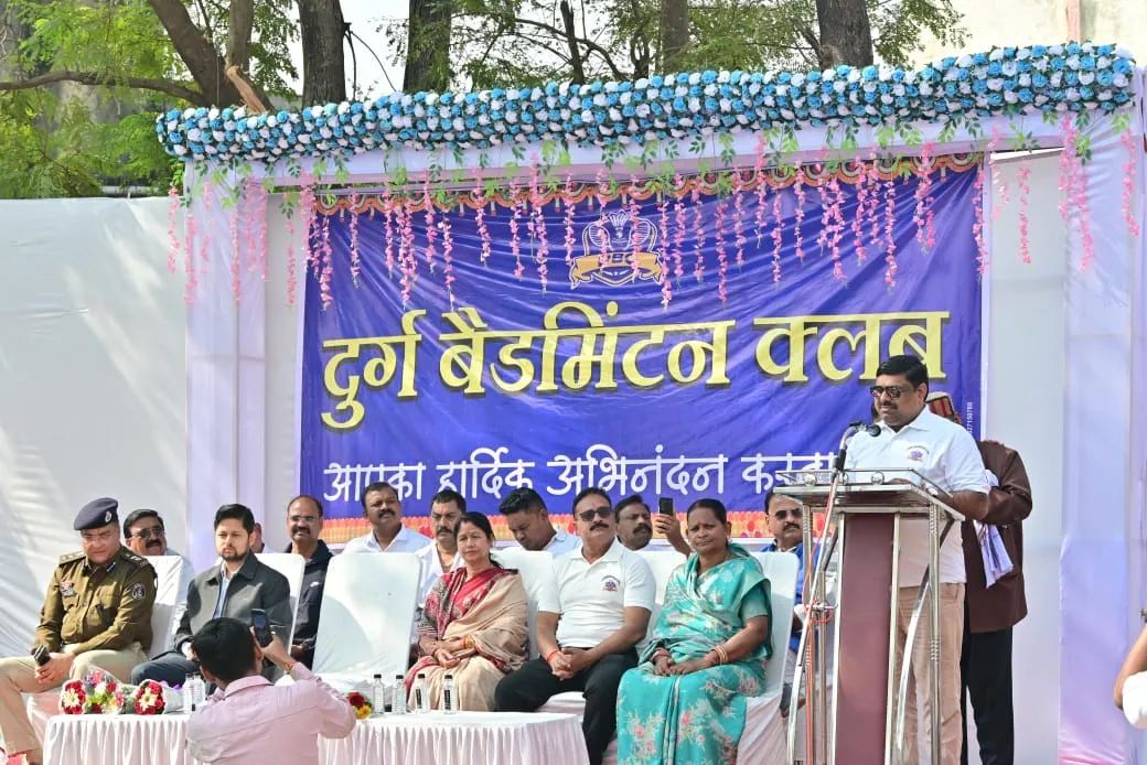 अत्याधुनिक इंडोर बैडमिंटन कोर्ट का किया शिक्षा मंत्री यादव ने लोकार्पण