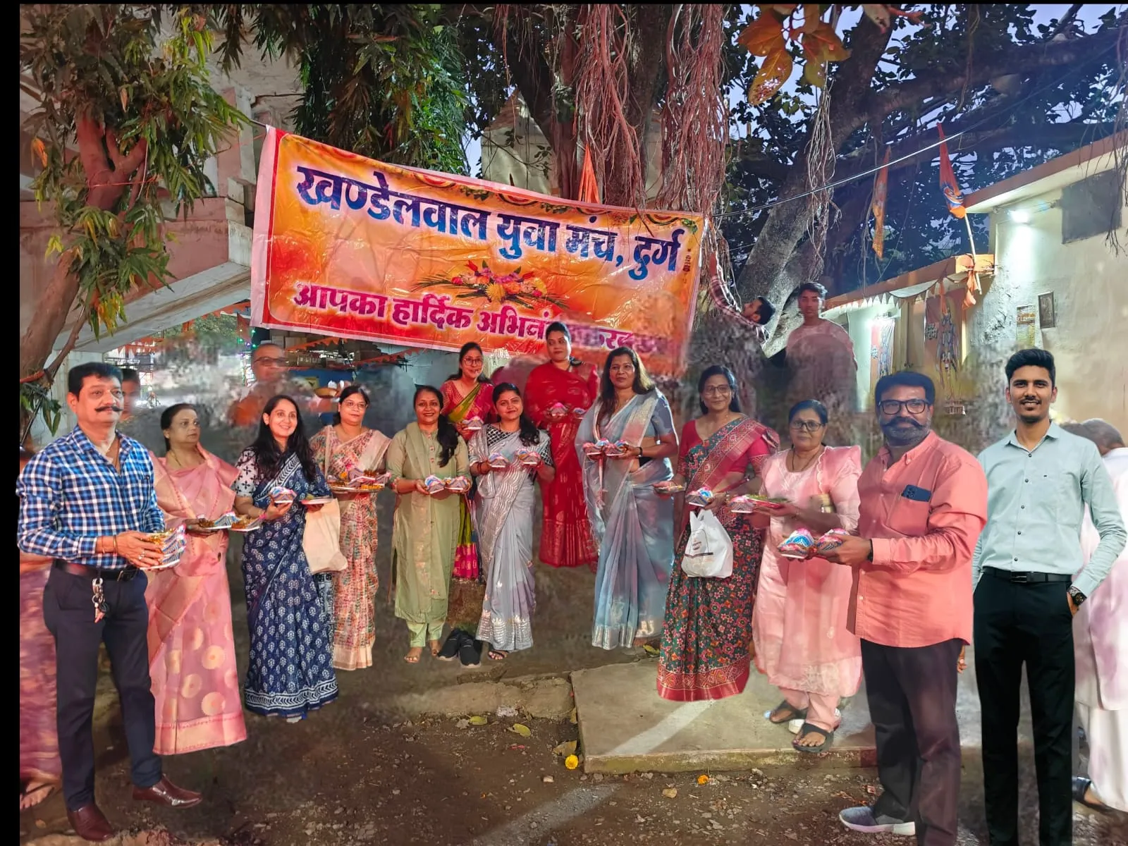 कार्तिक पूर्णिमा पर शिवनाथ नदी तट पर खण्डेलवाल युवा मंच ने किया भव्य दीपदान