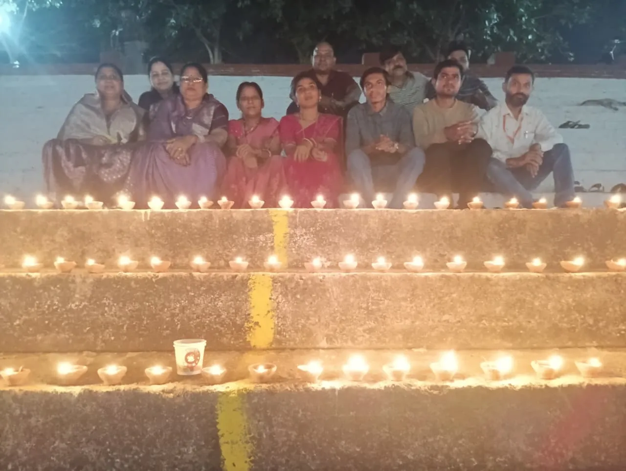 देव दीपावली से पहले समग्र ब्राह्मण परिषद् ने खारुन तट पर किया दीपदान