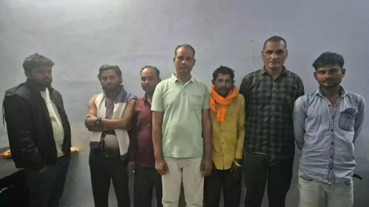 ऑपरेशन बाज: मुंगेली में पुलिस का जुआरियों पर शिकंजा; फड़ से 7 गिरफ्तार, 3.86 लाख का मशरूका जब्त