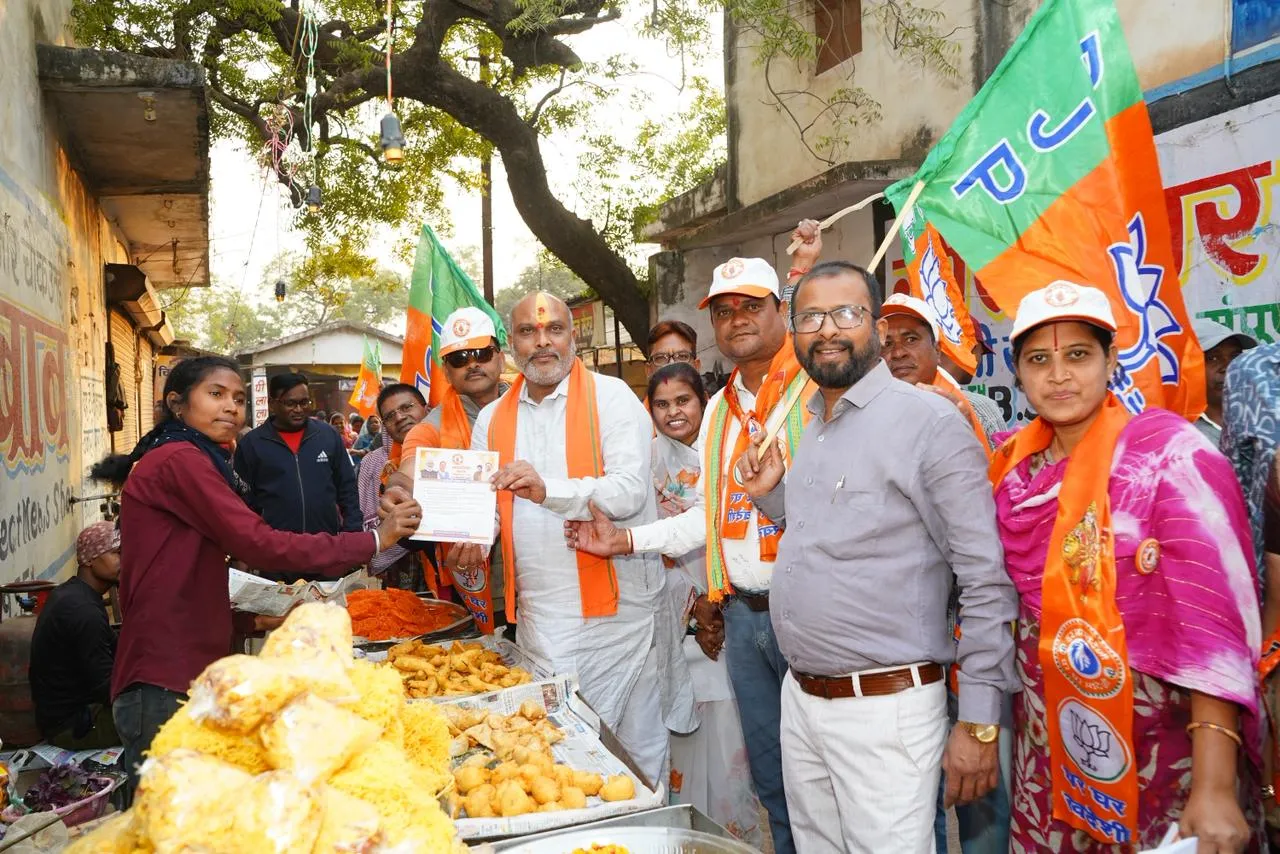 आत्मनिर्भर भारत अभियान: उतई में भाजपा की पदयात्रा, घर-घर जाकर की स्वदेशी अपनाने की अपील
