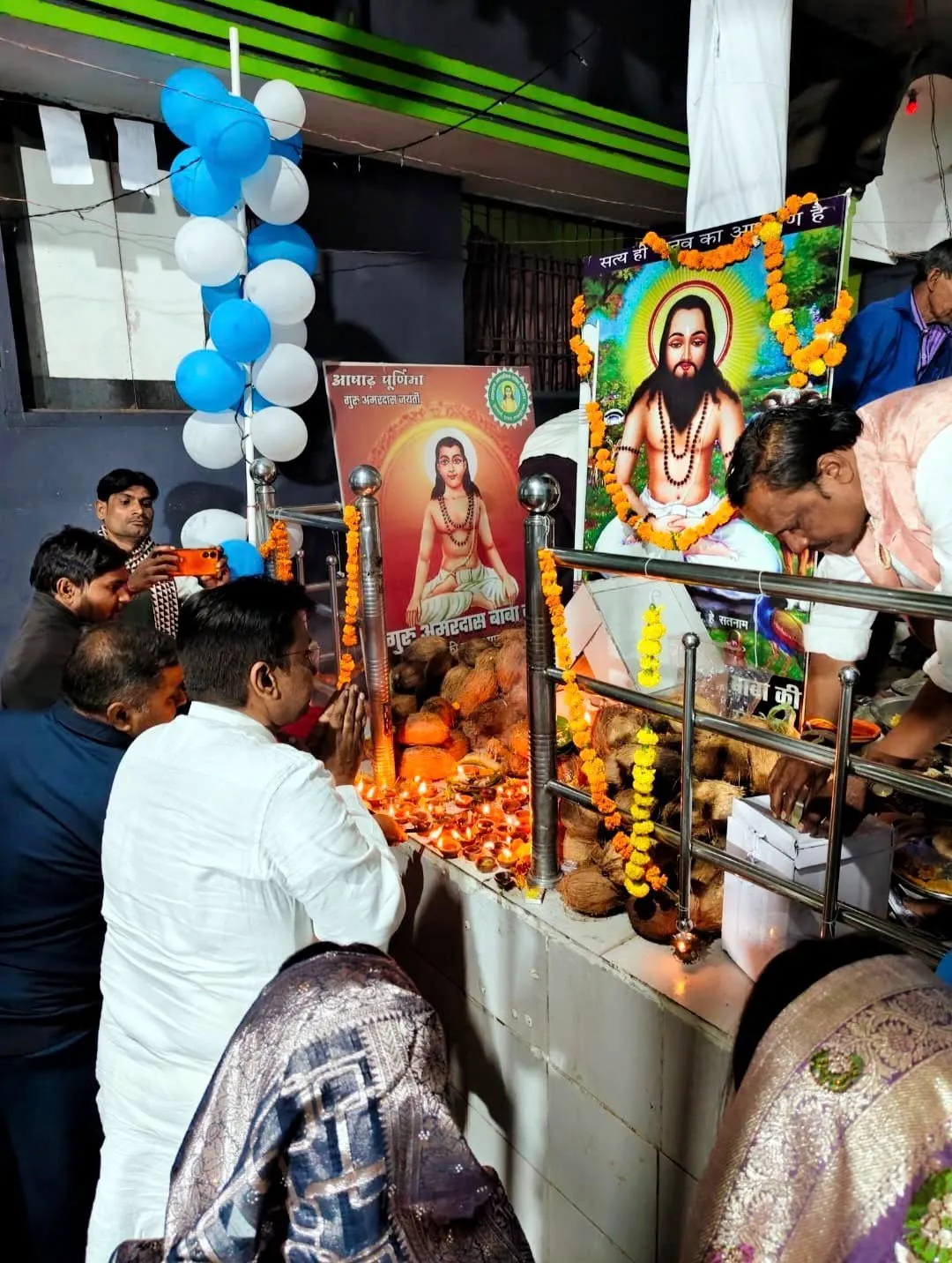 गुरु घासीदास जयंती के अवसर पर सरोरा में गूंजा 'मनखे-मनखे एक समान' का संदेश, पंकज शर्मा ने बाबा के चरणों में नवाया शीश