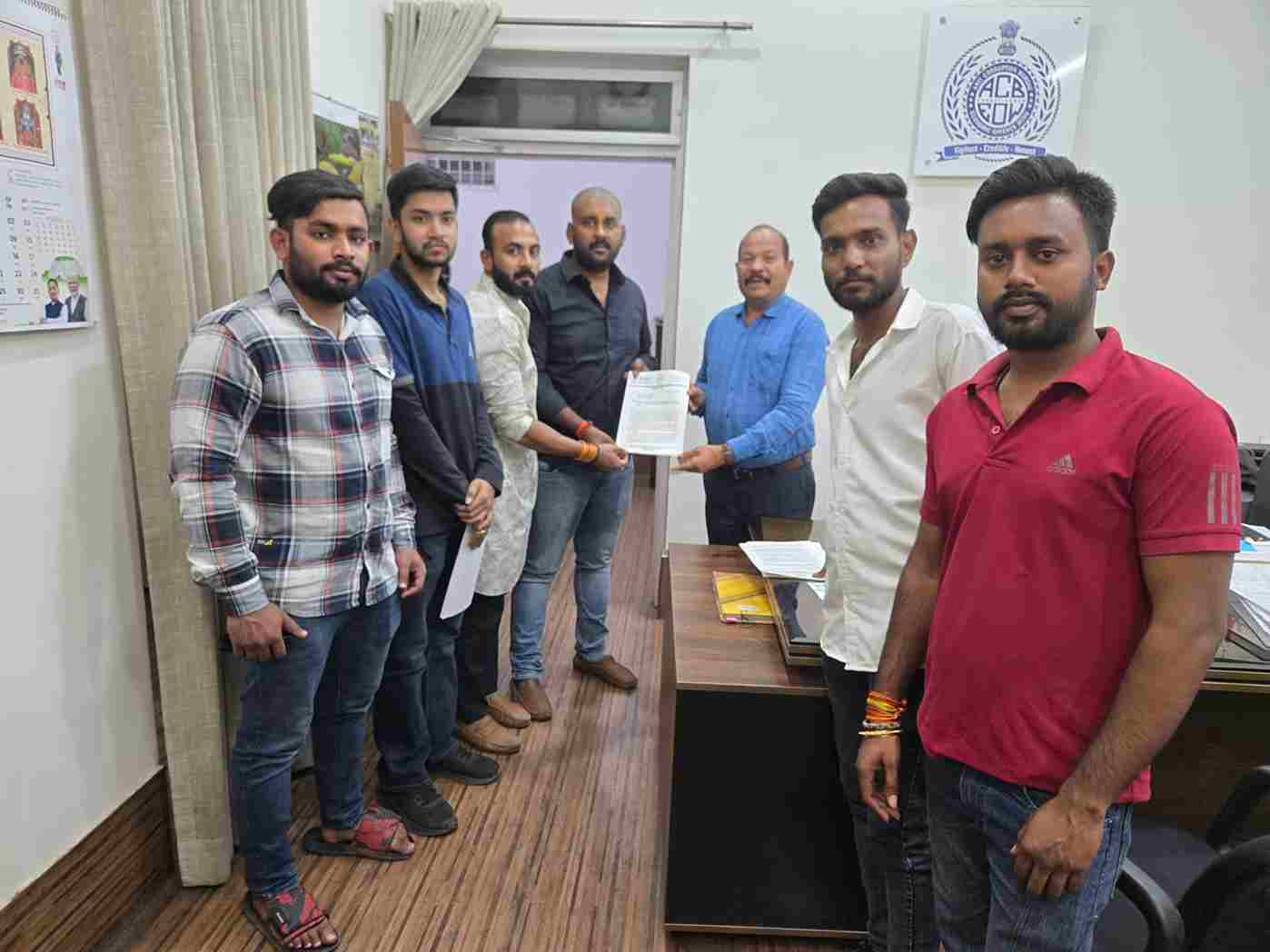 "नकली दवा के सौदागर से 'साहब' की सीक्रेट मीटिंग! ड्रग कंट्रोलर पर बड़ी कार्रवाई के लिए NSUI ने EOW और स्वास्थ्य मंत्री का खटखटाया दरवाजा "