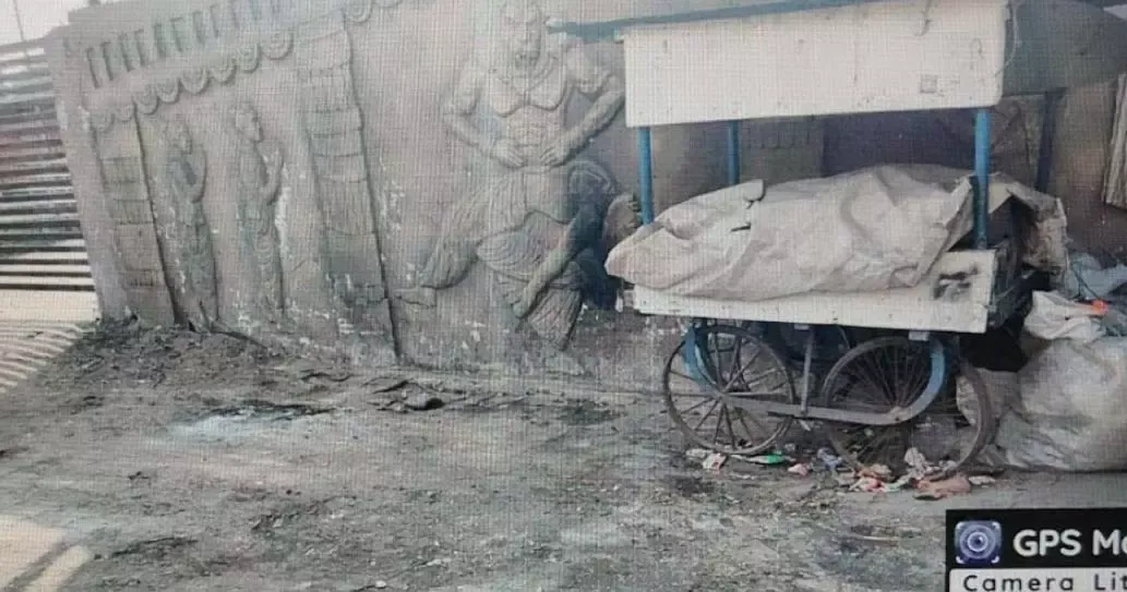आयुक्त के निर्देश पर अनुपम नगर चकाचक, कचरा हटाकर धोई गई सड़क