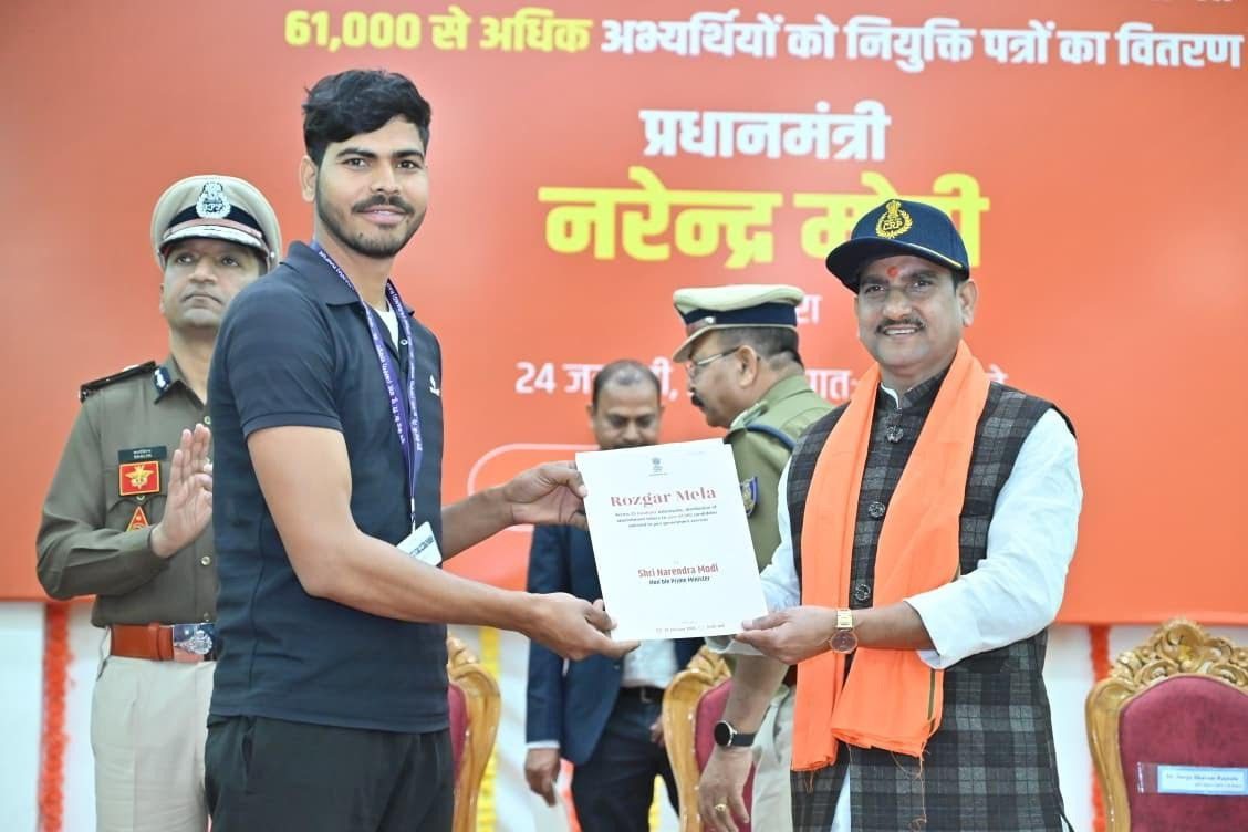 रायपुर में रोजगार मेला: 400 युवाओं को मिले नियुक्ति पत्र, प्रधानमंत्री ने वीडियो कॉन्फ्रेंसिंग से दी सौगात
