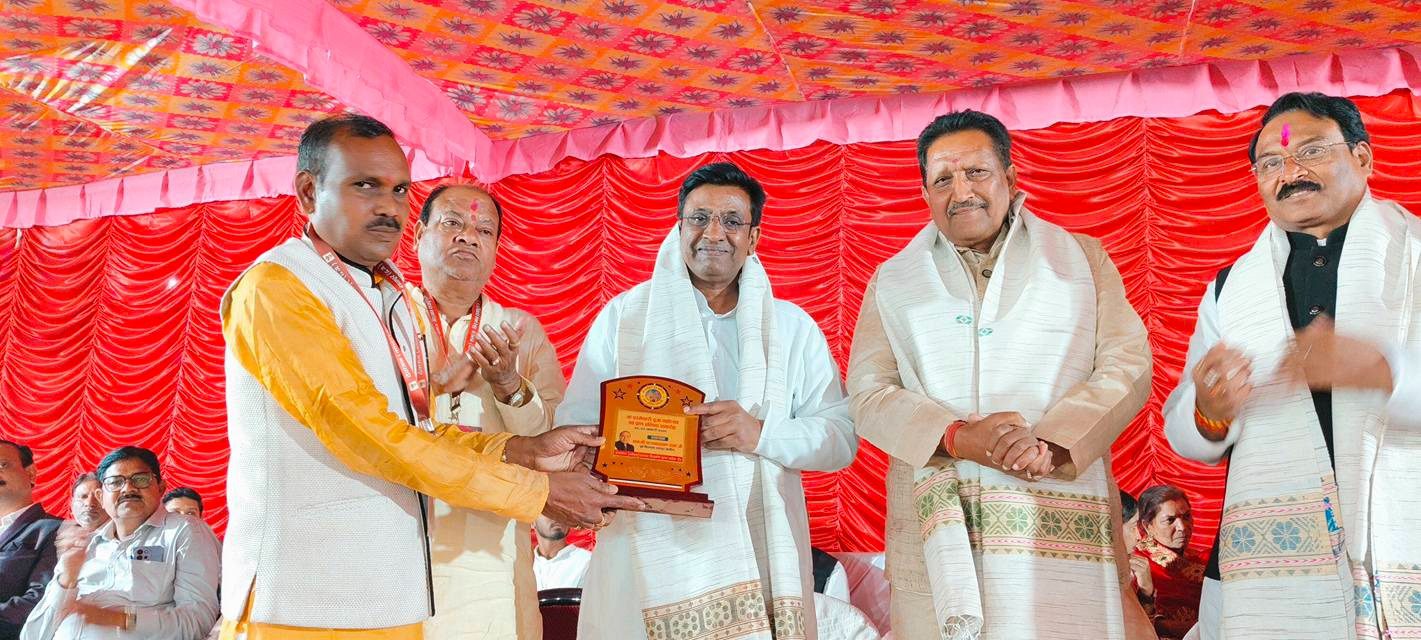 बिरगांव में गूंजा माँ परमेश्वरी का जयकारा: प्राण प्रतिष्ठा महोत्सव में उमड़ा जनसैलाब, पंकज शर्मा ने टेका मत्था