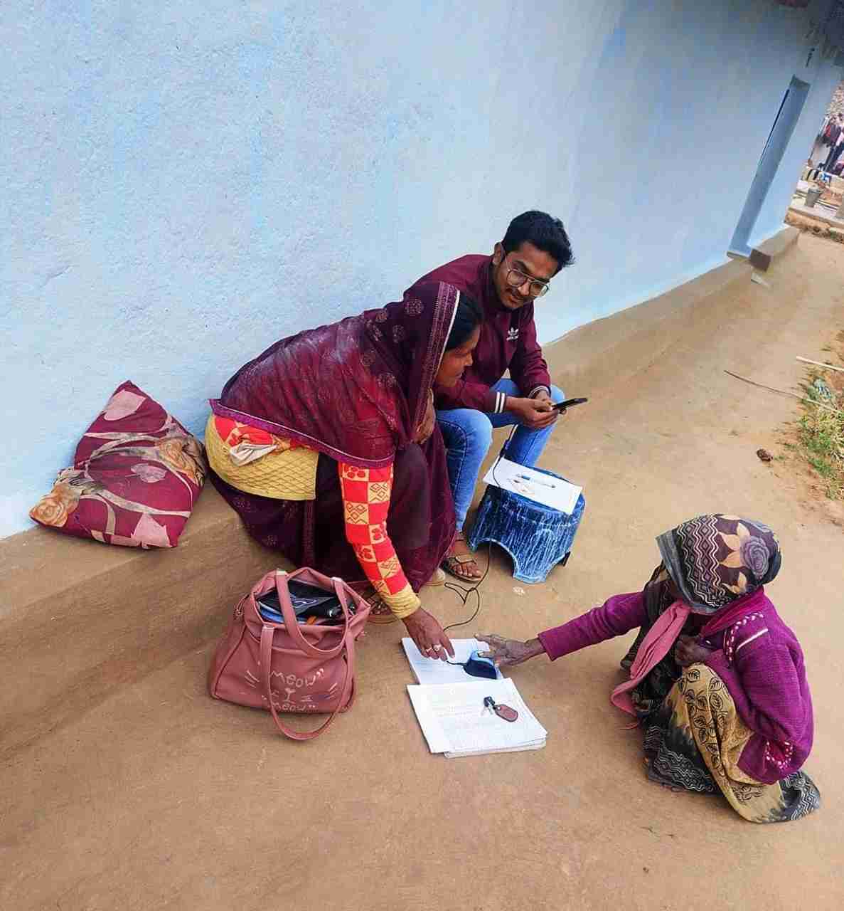जहाँ फेल हुआ मोबाइल नेटवर्क, वहाँ जीत गई स्वास्थ्य विभाग की संवेदनशीलता: बुजुर्गों के लिए भरतपुर में अनोखी जंग!