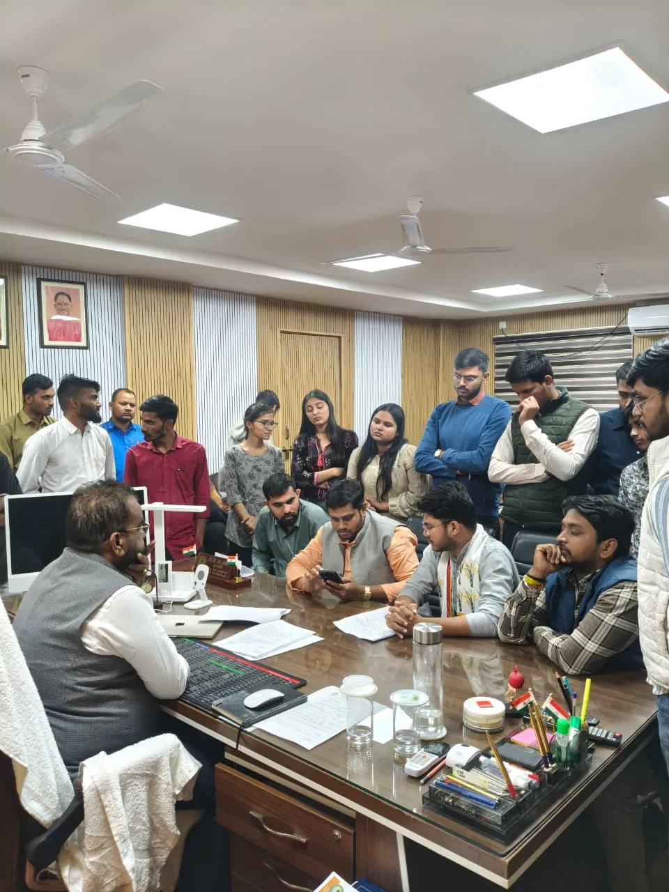 एक म्यान में दो तलवार: महात्मा गांधी उद्यानिकी विश्वविद्यालय में दो कुलसचिवों की तैनाती पर बवाल, ABVP ने कुलपति को घेरा