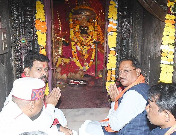 बस्तर की आराध्य देवी के दरबार में CM साय