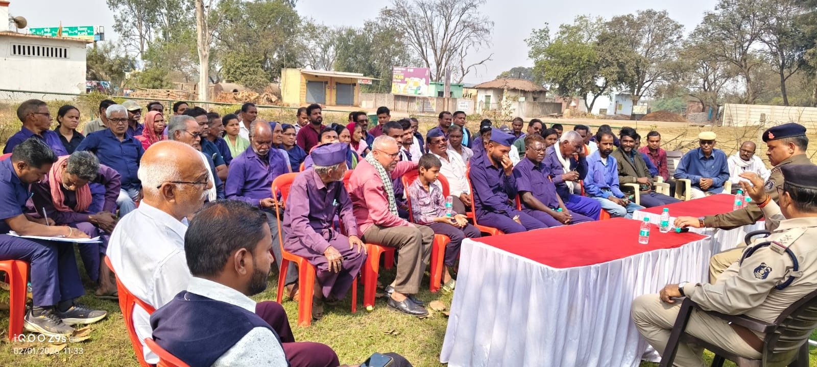 "खाकी के साथ गांव के प्रहरी: थाने में जब एक साथ जुटे 64 कोटवार, तो पुलिस ने दिया ऐसा तोहफा कि हर कोई करने लगा तारीफ!"