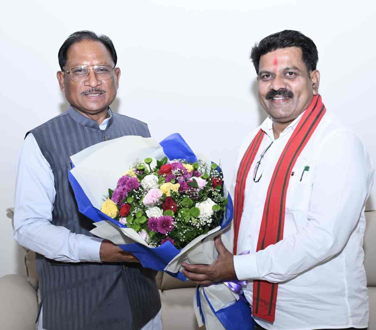 बस्तर से मिटा 'लाल आतंक' का साया! नक्सलवाद पर ऐतिहासिक जीत के बाद CM साय से मिले डिप्टी CM विजय शर्मा, कहा- अब गढ़ेगा नया इतिहास