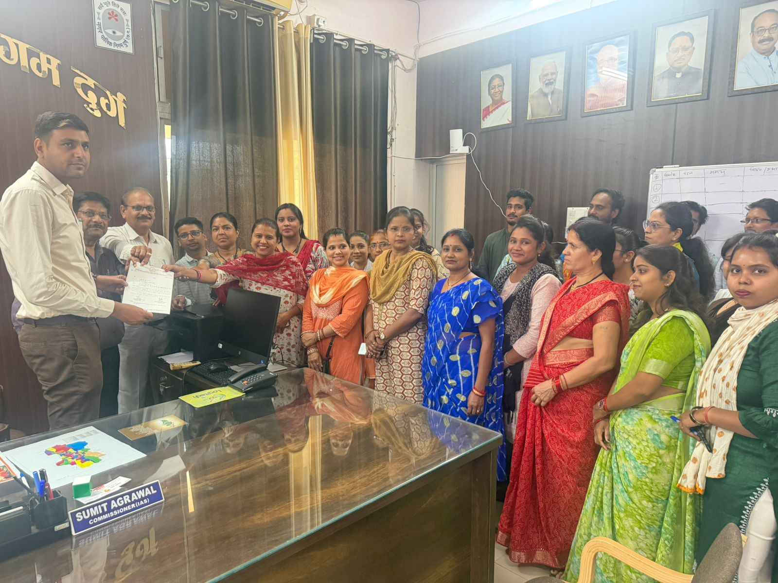 प्लेसमेंट कर्मचारियों ने उठाई केंद्रीय वेतनमान की मांग, डिप्टी सीएम अरुण साव के नाम सौंपा ज्ञापन