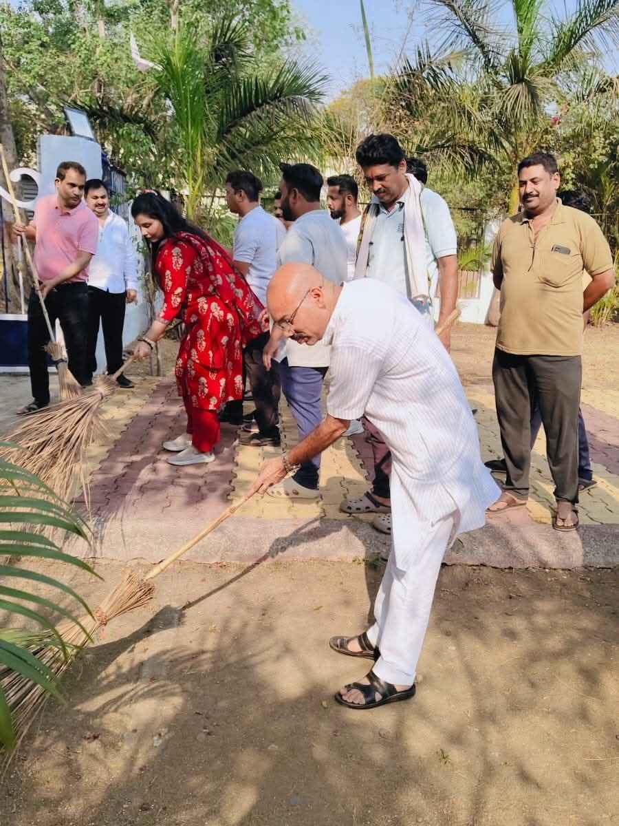 अंबेडकर जयंती से पहले दुर्ग में भाजपा का बड़ा कदम: जिला अध्यक्ष की अगुवाई में साफ हुई बाबा साहब की प्रतिमा, कार्यकर्ताओं ने लिया संकल्प