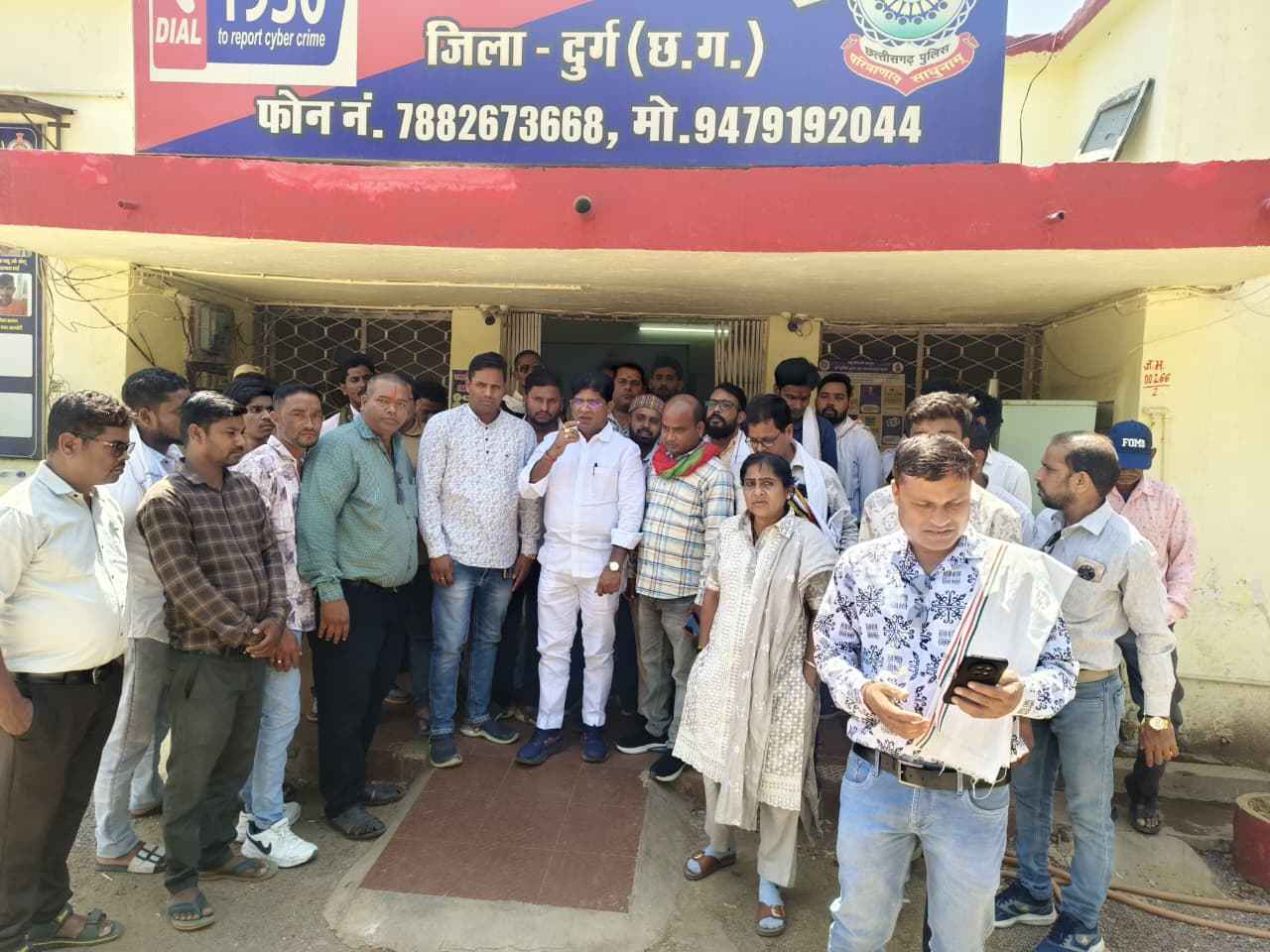 उतई कांड: 5 साल की मासूम से दरिंदगी की वजह बना अवैध शराब का नेटवर्क! TI और SI पर लटकी निलंबन की तलवार, उग्र आंदोलन की दी चेतावनी