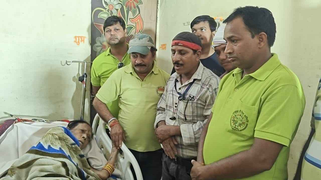 "आंखों की चमक बता रही है, मैं स्वस्थ हूं": स्वच्छता टीम से मिलीं डॉ. तीजन बाई, दिया आशीर्वाद