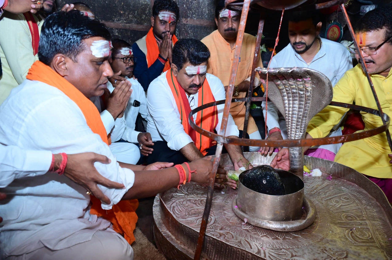 भोरमदेव में शिवभक्ति में लीन दिखे डिप्टी CM विजय शर्मा