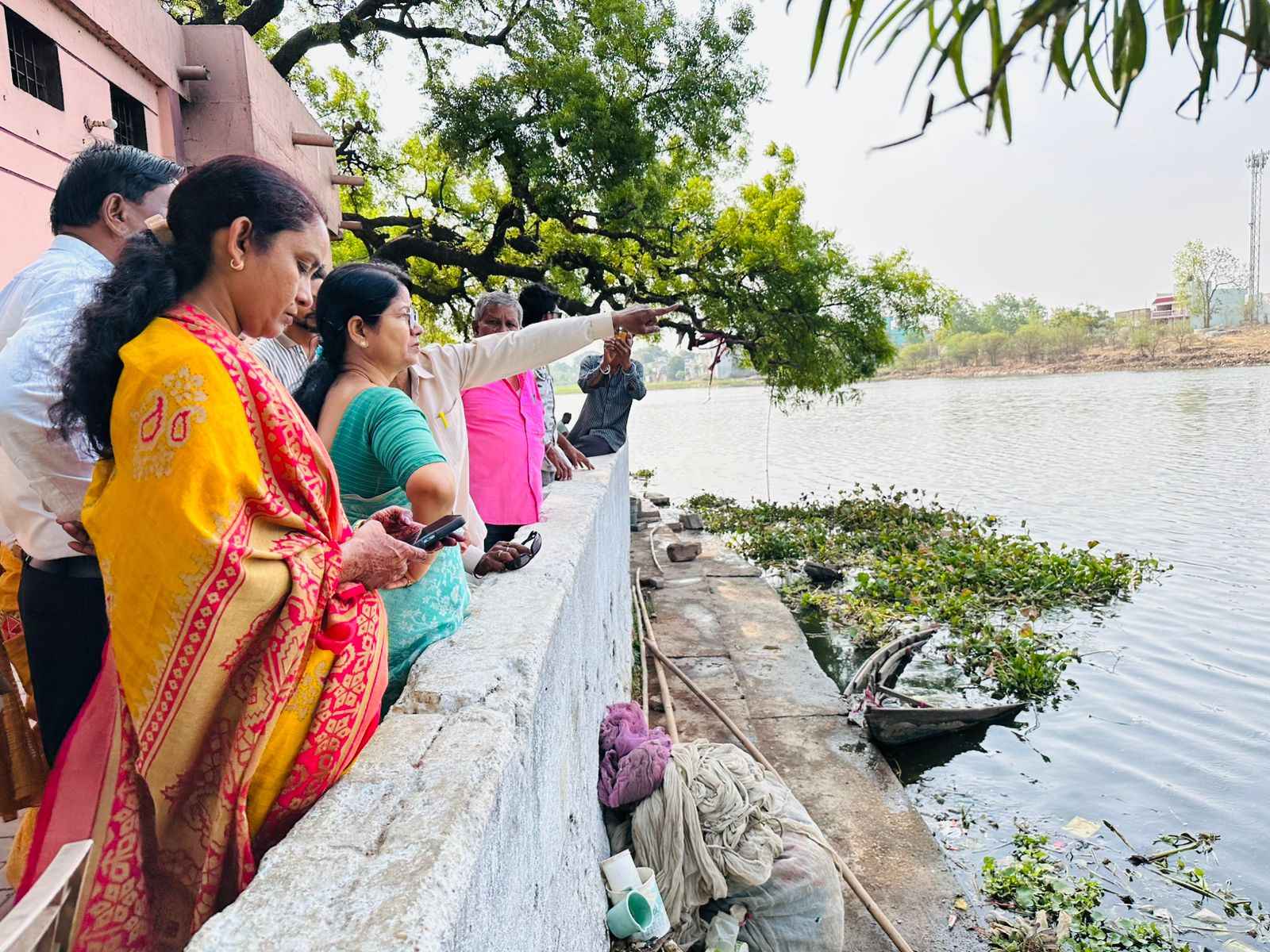 डोंगिया बांधा तालाब का महापौर ने किया निरीक्षण