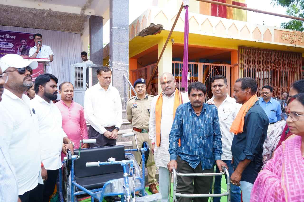 'सुशासन तिहार' में बंटीं सौगातें: स्टेशन मरोदा में लगा जन समस्या निवारण शिविर