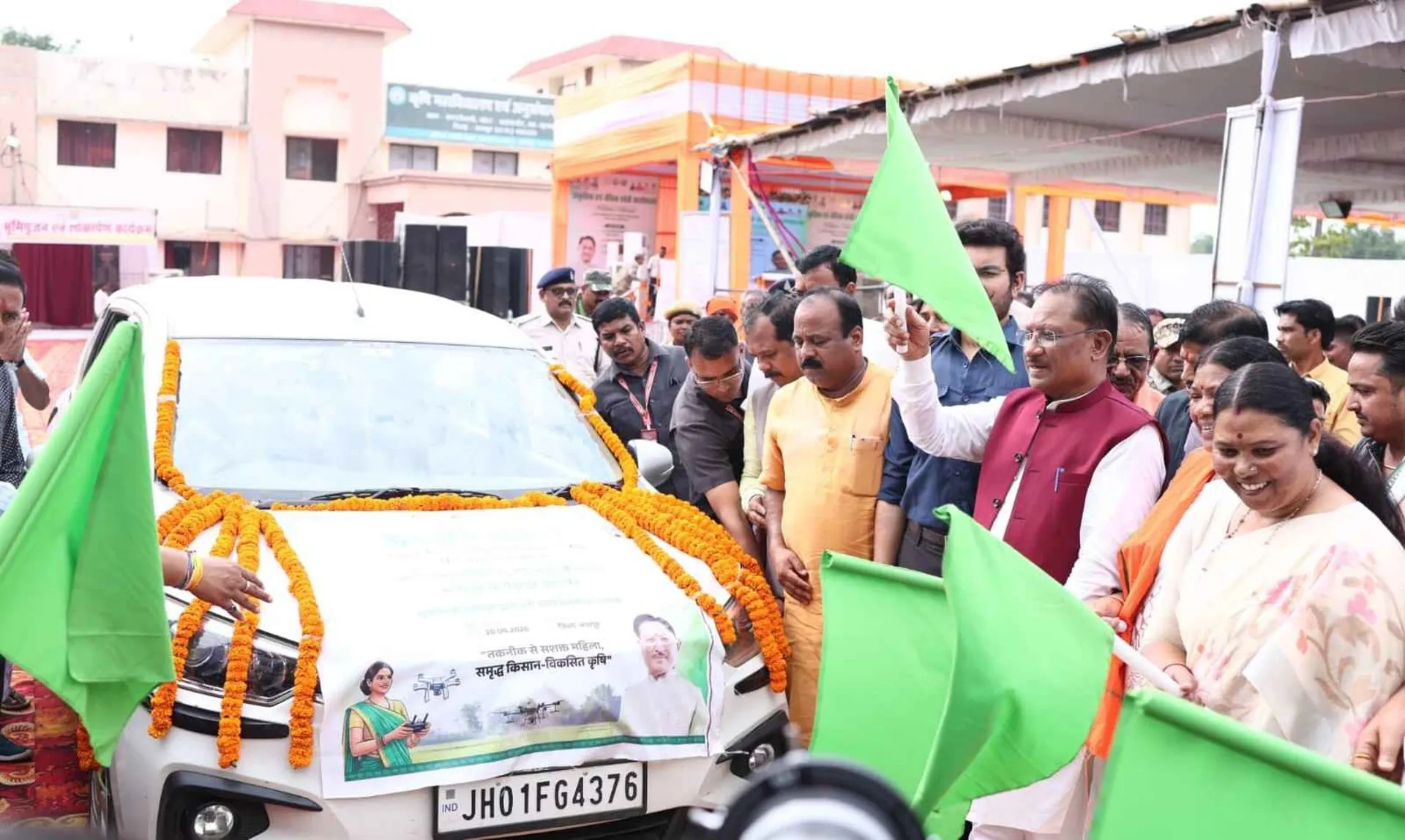 मुख्यमंत्री विष्णुदेव साय ने 'ड्रोन दीदी' दल को दिखाई हरी झंडी, अब महिलाएं संभालेंगी कृषि तकनीक की कमान