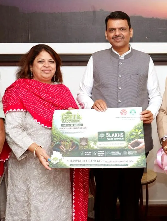 ग्रीन गड़चिरोली मिशन: सरकार को सौंपे गए 5 लाख पौधे