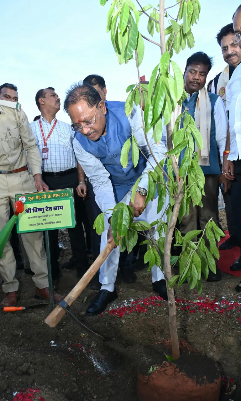मिशन 2036 का संकल्प : मुख्यमंत्री साय ने नवा रायपुर में रोपे 2036 पौधे, बोले- खेल और पर्यावरण ही राष्ट्र निर्माण के आधार