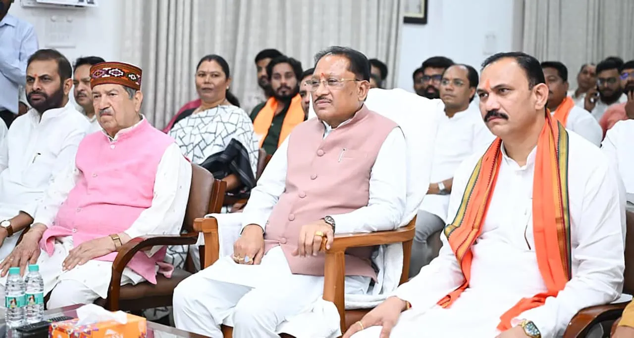 मुख्यमंत्री निवास में गूंजी 'मन की बात' : सीएम साय बोले- नेतृत्व और जनता के बीच संवाद का सशक्त सेतु है यह कार्यक्रम