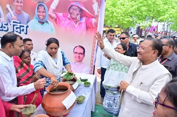 मुख्यमंत्री विष्णु देव साय ने कोंडागांव में बांटे लखपति दीदी प्रमाण पत्र