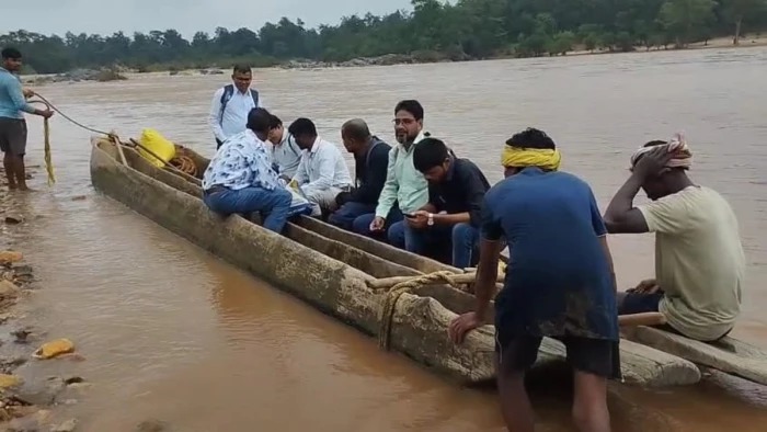 कोटरी की लहरों से जंग और वीएसके एप पर हाजिरी की दोहरी मार झेल रहे शिक्षक