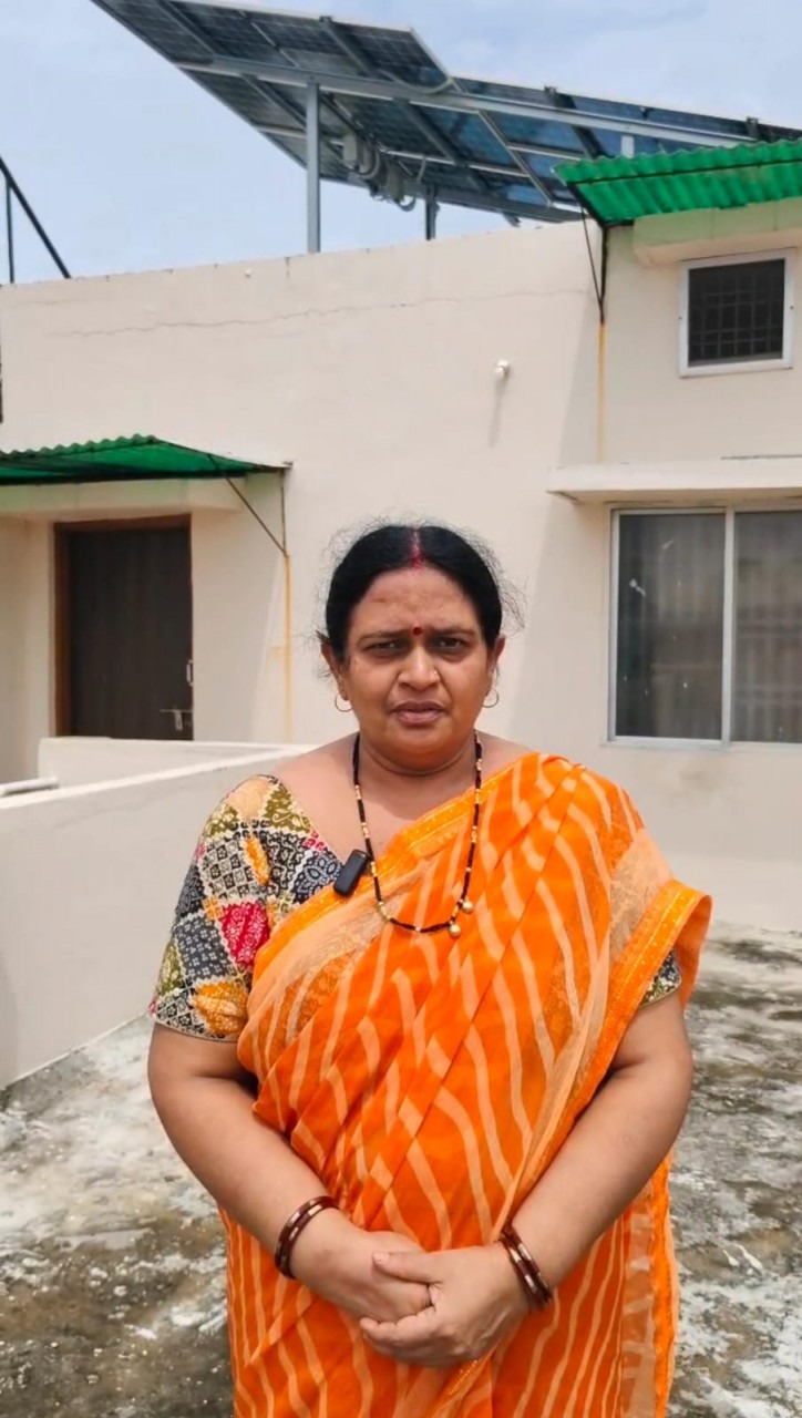 छत पर लगे सोलर पैनल ने किया कमाल: बिजली बिल हुआ शून्य, पीएम सूर्यघर योजना से हो रही अतिरिक्त कमाई