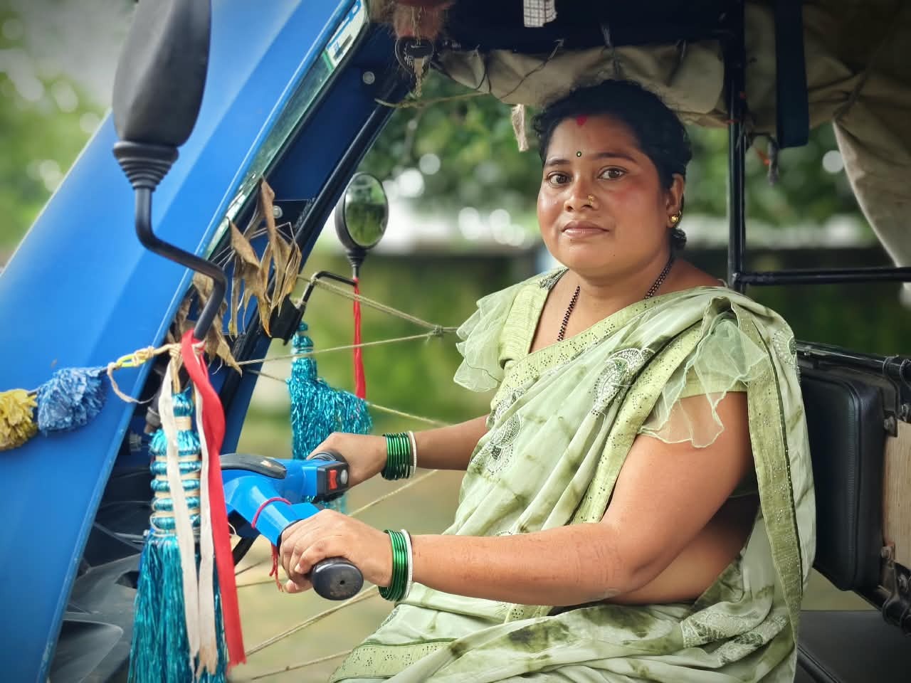 विष्णु देव साय की दीदी ई-रिक्शा योजना से बदली महिलाओं की किस्मत: बालोद की सेवती और अंजू ने पेश की आत्मनिर्भरता की मिसाल