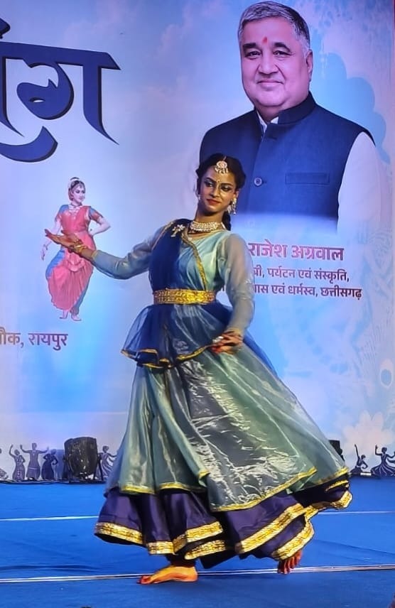 रायपुर के मुक्ताकाशी मंच पर ‘पावस प्रसंग’ की धूम, सावन की फुहारों के बीच शास्त्रीय सुरों और कथक ने बांधा समां