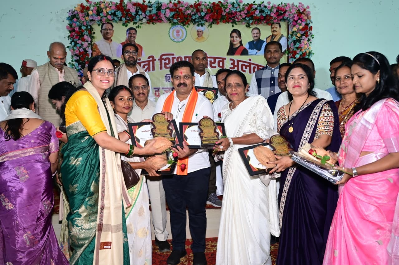 डिप्टी सीएम विजय शर्मा ने 108 शिक्षकों को नवाजा