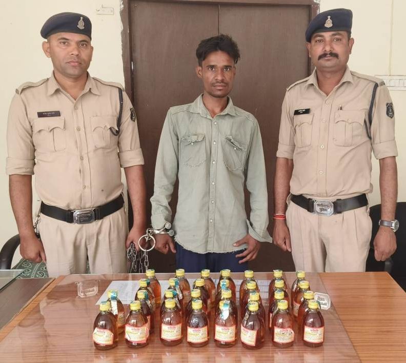 32 पौवा देशी शराब के साथ एक गिरफ्तार