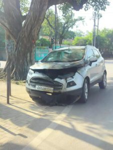 चलती कार में आग लगने की घटना रायपुर