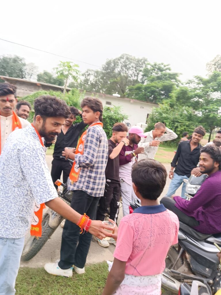 भैयाथान-जमड़ी में निकाली गई भव्य कांवड़ यात्रा