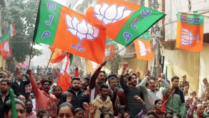 चंडीगढ़ में बीजेपी नेताओं द्वारा भगवंत मान सरकार के खिलाफ बाढ़ प्रबंधन को लेकर चार्जशीट जारी करते हुए प्रेस कॉन्फ्रेंस।