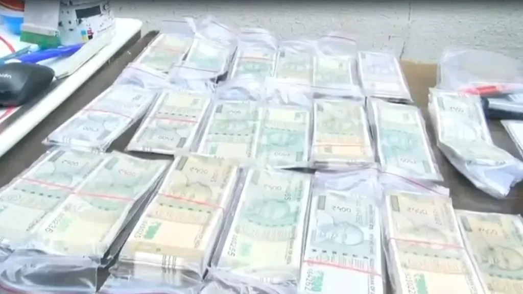 युवक घर पर ही छाप रहा था 500 के नोट