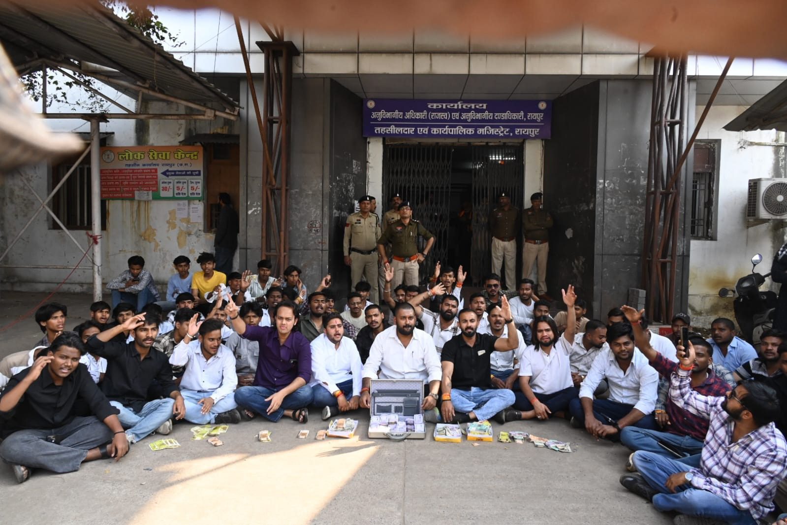 NSUI protest Raipur Drug Controller