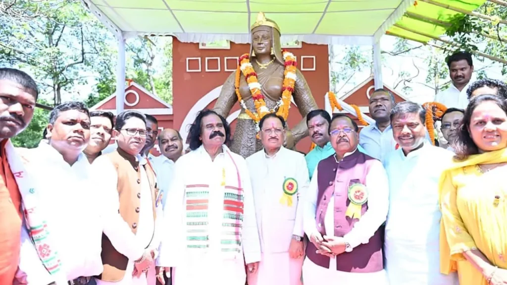 वीरांगना रानी दुर्गावती की प्रतिमा पर मुख्यमंत्री विष्णुदेव साय ने किया माल्यार्पण
