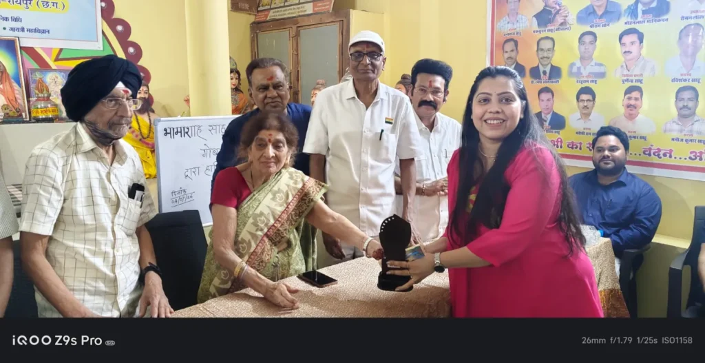नवापारा डॉक्टर्स डे सम्मान समारोह में चिकित्सकों का सम्मान