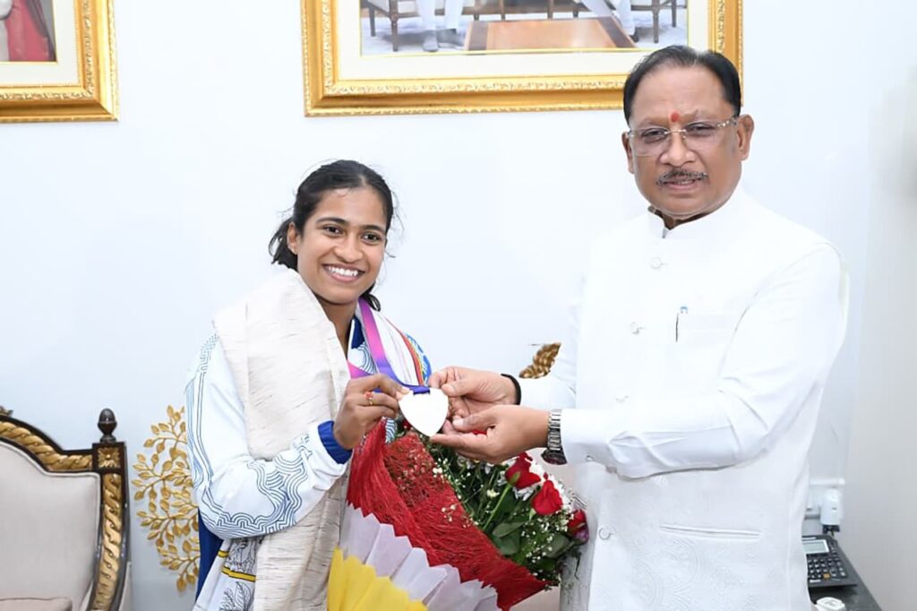 Rashtramandal-Khelon-Mein-Silver-Medal-Jeetne-Wali-Gyaneshwari-Yadav-Banengi-DSP